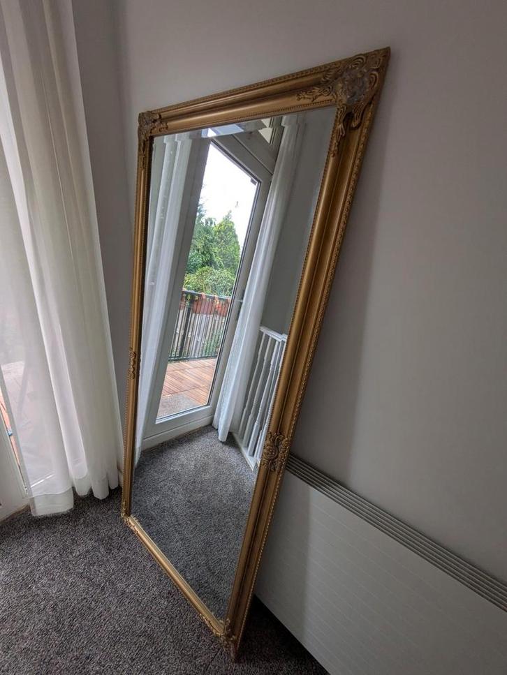 Brocante Spiegel met Goud Bronzen Omlijsting, Huis en Inrichting, Woonaccessoires | Spiegels, Zo goed als nieuw, 50 tot 75 cm