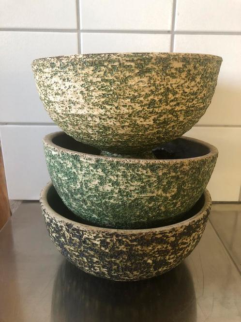 3 Plantenschalen;10, 12 & 14 cm Hoog. 22 cm dia. Geglazuurd., Huis en Inrichting, Woonaccessoires | Schalen en Manden, Gebruikt