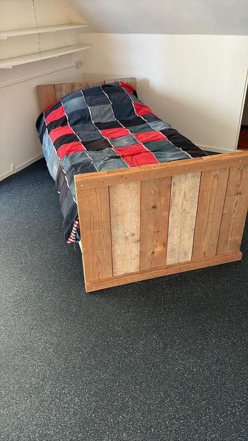 Houten Eenpersoonsbed 215x100 beschikbaar voor biedingen