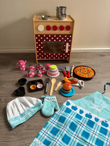 Speelkeuken van hout. Keuken speelgoed met veel accessoires beschikbaar voor biedingen