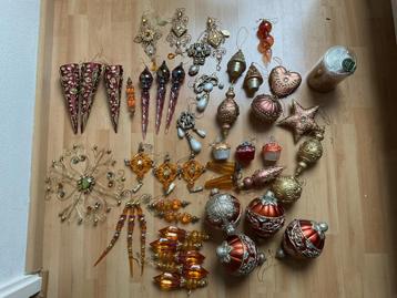 Kerst decoratie goud, koper, oranje, roze. beschikbaar voor biedingen