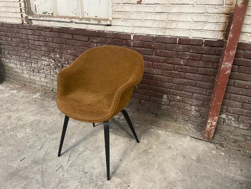 Oranje Gestoffeerde Kuipstoel, Huis en Inrichting, Stoelen, Zo goed als nieuw, Eén, Hout, Stof, Overige kleuren, Ophalen