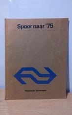 Spoor naar '75 - Nederlandse Spoorwegen, Boeken, Ophalen of Verzenden, Gelezen, Onbekend, Trein