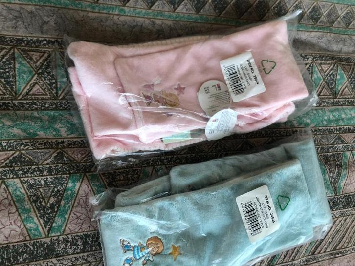 2 stuks nieuwe baby sjaals warm gevoerd, Kinderen en Baby's, Babykleding | Mutsen, Sjaals en Wanten, Nieuw, Sjaal, Jongetje of Meisje