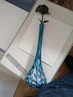 Glazen vaas met metalen roos, Huis en Inrichting, Gebruikt, Blauw, Ophalen of Verzenden, Glas