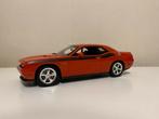 Dodge Challenger R/T 2008 1:18 AMC rood oranje als nieuw, Hobby en Vrije tijd, Modelauto's | 1:18, Ophalen of Verzenden, Zo goed als nieuw