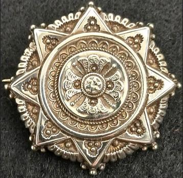 Engelse zilveren sterling broche jaar 1886


 beschikbaar voor biedingen