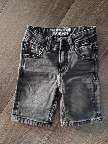 Korte broek maat 104, zwart/grijs beschikbaar voor biedingen