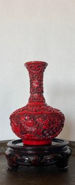 Vintage miniatuur Chinese Cinnaber lakvaas met voetstuk, Antiek en Kunst, Ophalen of Verzenden