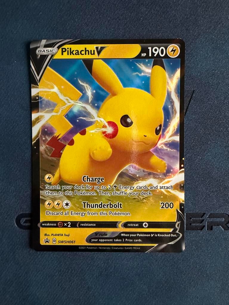 Pikachu V - Pokémon Kaart, Ophalen of Verzenden, Zo goed als nieuw, Losse kaart