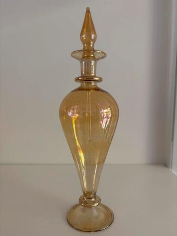 Antieke Parfumfles van Glas beschikbaar voor biedingen