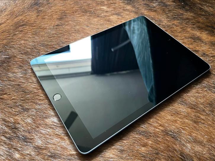 Ipad 6e generatie zilver, nieuwstaat!, Computers en Software, Apple iPads, Zo goed als nieuw, Apple iPad, 10 inch, 32 GB, Zilver