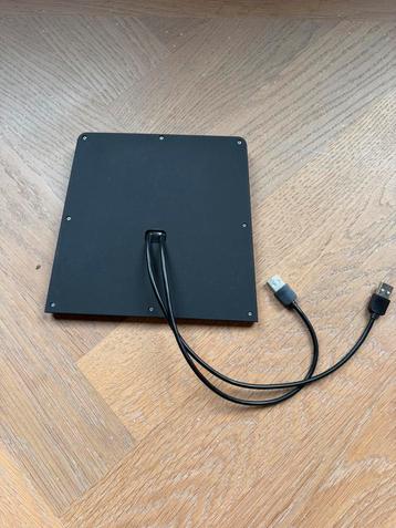 Tesla model 3 - telefoon charger beschikbaar voor biedingen