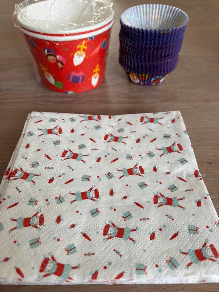 Sinterklaas cupcakes vormpjes bakjes  snackbox en servetten, Diversen, Sinterklaas, Nieuw, Ophalen of Verzenden