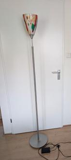 Staande lamp van Belluce by Bava, glazen kap, 180 cm hoog, Huis en Inrichting, Lampen | Vloerlampen, Ophalen, Modern, 150 tot 200 cm