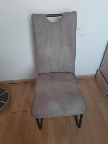 6 verschillende stoelen beschikbaar voor biedingen