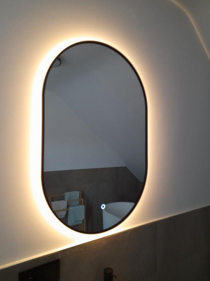 NEW Badkamerspiegel ovaal 60x90 2 kleuren lamp zwarte frame, Huis en Inrichting, Badkamer | Badkamermeubels, Nieuw, Overige typen