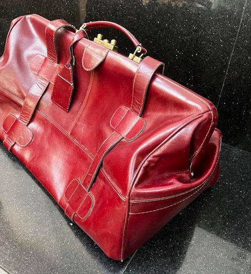 Reistas, weekendtas leder model dochterstas., Sieraden, Tassen en Uiterlijk, Tassen | Reistassen en Weekendtassen, Gebruikt, Rood