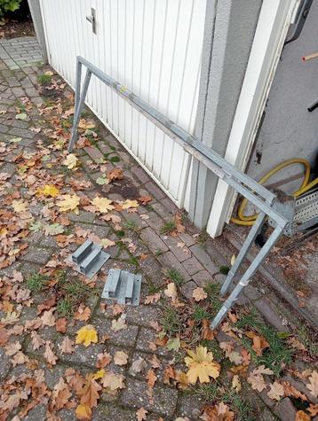 Twee beugels voor fietsen beschikbaar voor biedingen