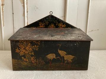 Brocante metalen poetsdoos GLIM / met kraanvogels beschikbaar voor biedingen
