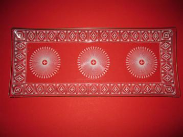 Glazen cake schaal met gouden randje. Wit decoratie patroon beschikbaar voor biedingen