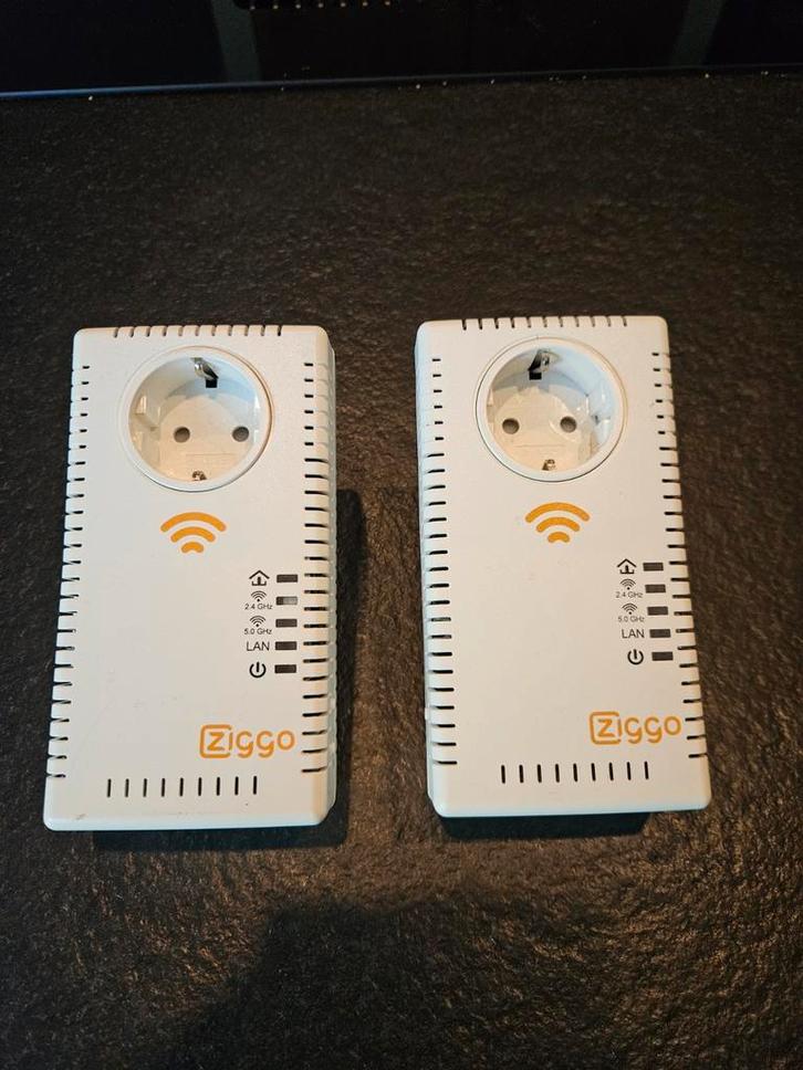 Twee Ziggo powerline adapters., Computers en Software, WiFi-versterkers, Ophalen of Verzenden