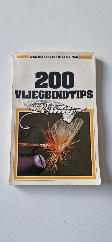200 Vliegbindtips - Wim Alphenaar, Watersport en Boten, Hengelsport | Vliegvissen, Gebruikt, Overige typen, Ophalen of Verzenden