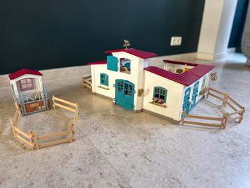 Sleigh Paardenstal met Boerderij & Onderdelen beschikbaar voor biedingen