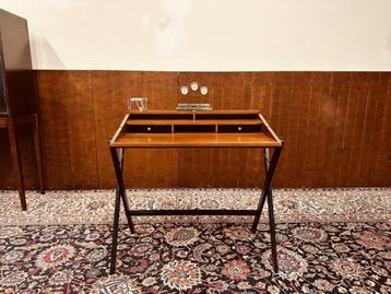 Klassieke Engelse Bureau Authentic Models beschikbaar voor biedingen