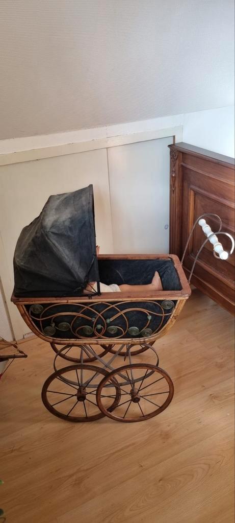 Antieke Poppenwagen + Pop - IJzeren Wielen & Porselein, Antiek en Kunst, Antiek | Speelgoed, Ophalen