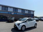 Toyota Aygo 1.0 VVT-i | X-Play 5-Drs | Airco | Navi, Auto's, Toyota, Voorwielaandrijving, Gebruikt, Euro 6, 4 stoelen