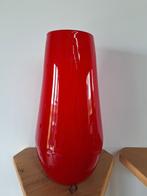 Grote rode glazen vaas met witte binnenzijde, Huis en Inrichting, Woonaccessoires | Vazen, Glas, Ophalen of Verzenden