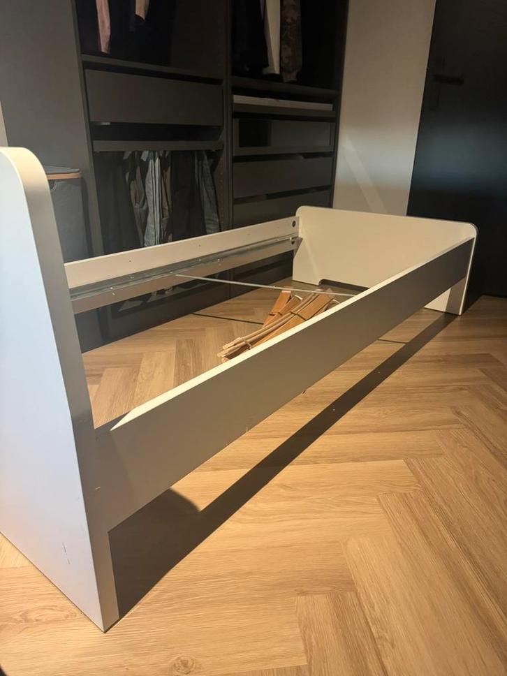 Bed 90 x 209 cm IKEA twee stuks, Huis en Inrichting, Slaapkamer | Bedden, Zo goed als nieuw, Eenpersoons, 90 cm, Hout, Ophalen