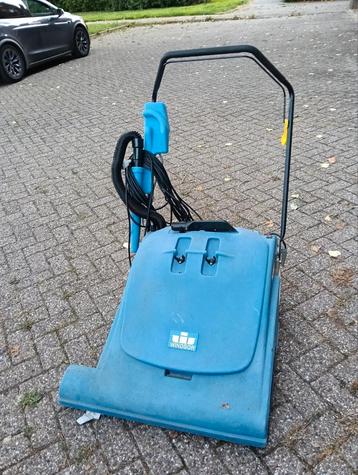 Achterloop borstelstofzuiger beschikbaar voor biedingen