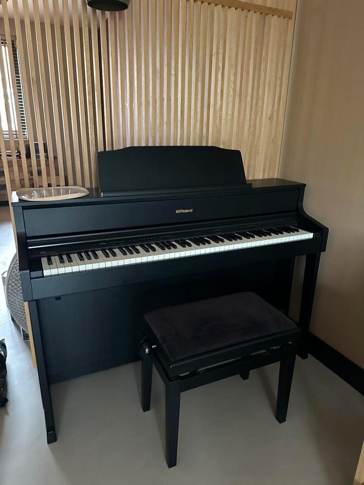 Roland HP605 Zwart Mat + Passend Bankje, Muziek en Instrumenten, Piano's, Zo goed als nieuw, Zwart, Ophalen