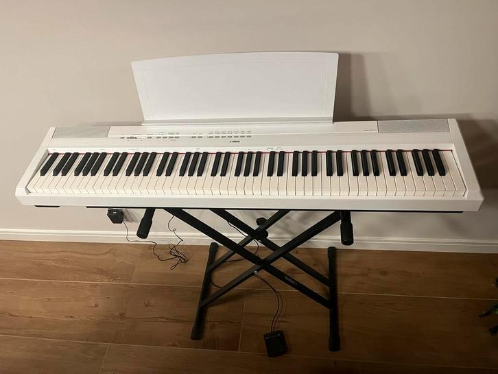 Yamaha P-115 Digitale Piano met Standaard, Muziek en Instrumenten, Piano's, Zo goed als nieuw, Piano, Wit, Digitaal, Ophalen