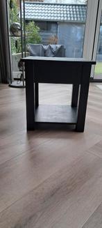 Zwart houten bijzettafel met plank, Gebruikt, 55 tot 75 cm, Modern, Rechthoekig