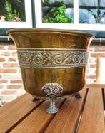 antieke koperen bloempot op pootjes en bloemenrand - 20, Ophalen of Verzenden, Koper