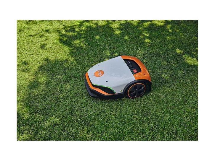 Stihl Inow 5 Robot Grasmaaier, Zakelijke goederen, Machines en Bouw | Tuin, Park en Bosbouw, Maaier
