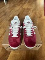 Adidas Gazelle rood suède sneaker, Kleding | Dames, Schoenen, Zo goed als nieuw, Sneakers of Gympen, Adidas, Verzenden