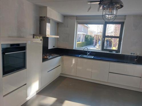 Zeer nette gebroken wit Nobilia keuken incl.apparatuur!!!!!!, Huis en Inrichting, Keuken | Complete keukens, Zo goed als nieuw