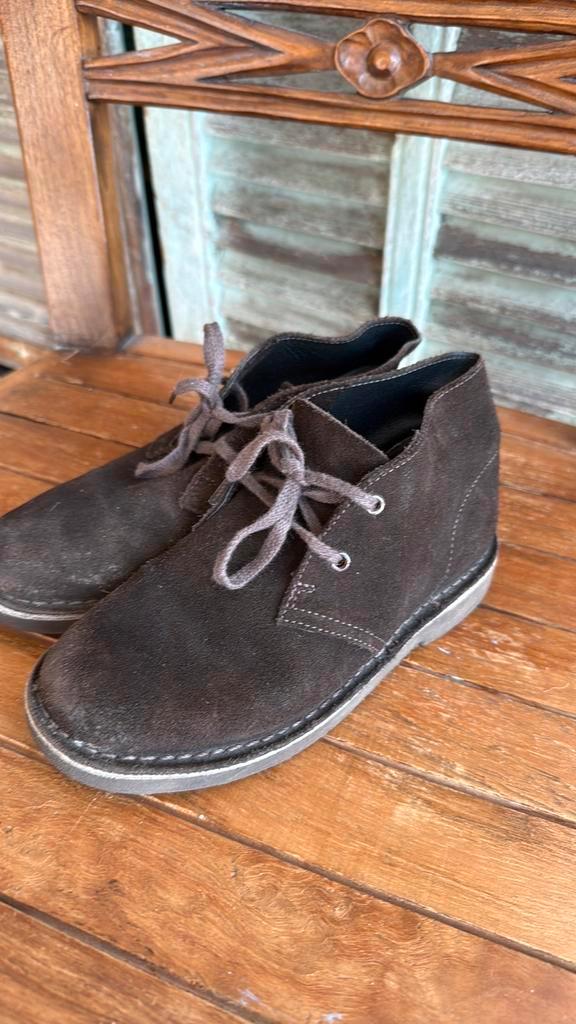 Originele suède veterboots van CLARKS in maat UK 12 (30-31), Kinderen en Baby's, Kinderkleding | Schoenen en Sokken, Zo goed als nieuw