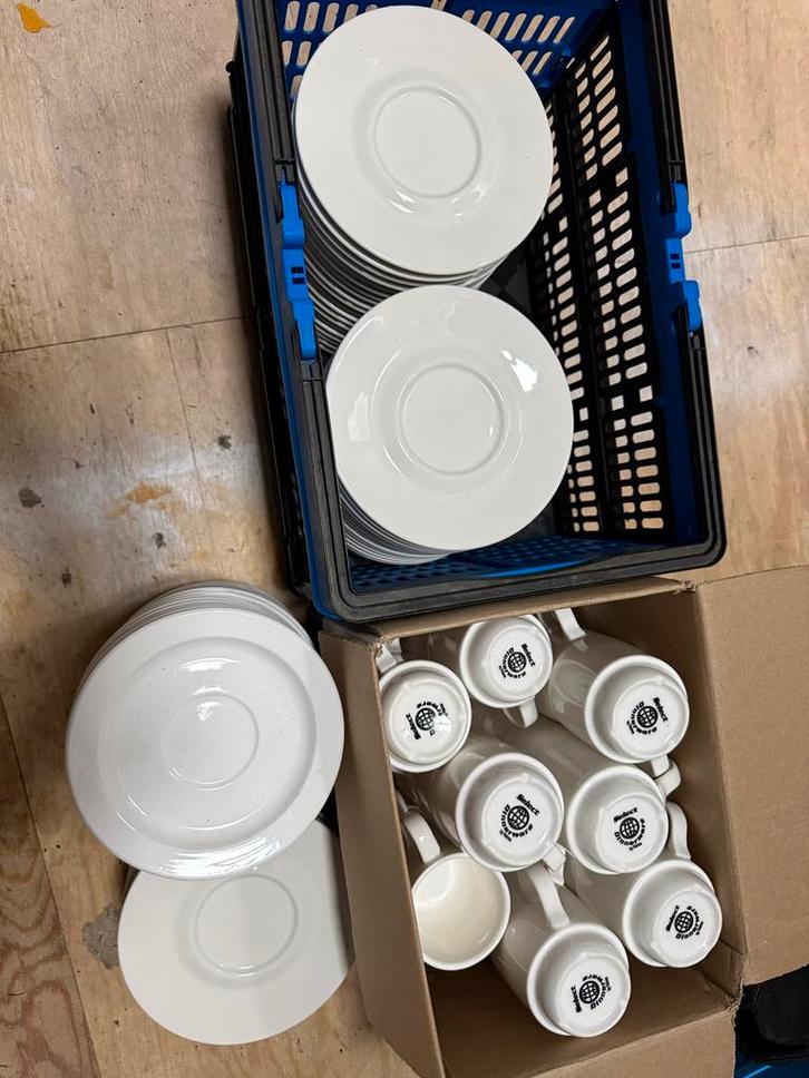 Koffiekopjes + Schotels - 29 setjes + 40 extra schotels, Huis en Inrichting, Keuken | Servies, Gebruikt, Kop(pen) en/of Schotel(s)