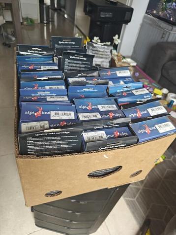 grote doos vol met printer cartridges voor div merken beschikbaar voor biedingen