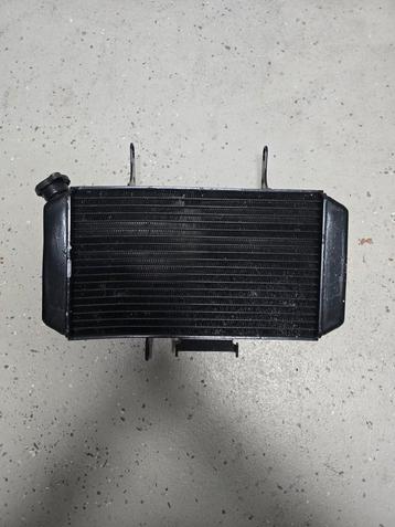 V-strom 2004 2011 radiateur beschikbaar voor biedingen