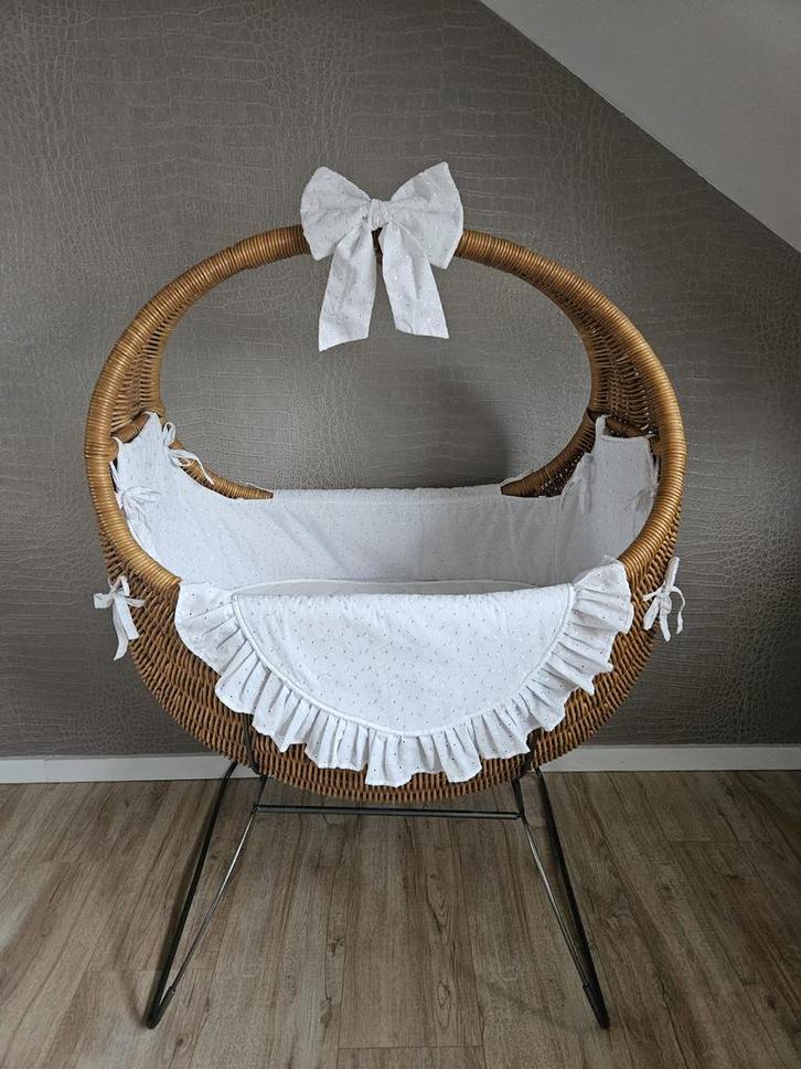 Rotan Celine Wieg - Maanvormig & Sprookjesachtig, Kinderen en Baby's, Babywiegjes en Ledikanten, Zo goed als nieuw, Wieg, Ophalen