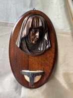 Antiek Wijwaterbakje Non met Engel, Antiek en Kunst, Ophalen of Verzenden