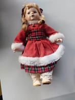 Vintage Porseleinen Pop met Rode Jurk, Verzamelen, Poppen, Ophalen of Verzenden, Gebruikt, Overige typen