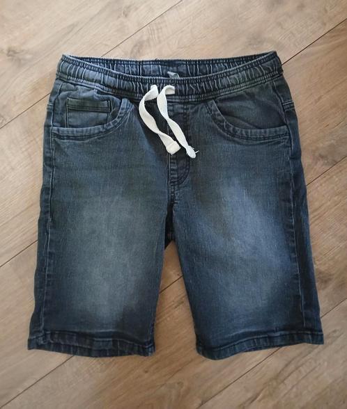 Korte grijze spijkerbroek maat s, Kleding | Heren, Spijkerbroeken en Jeans, Zo goed als nieuw, W32 (confectie 46) of kleiner, Grijs
