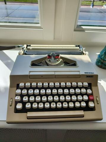 Typemachine; Messa 3002 beschikbaar voor biedingen
